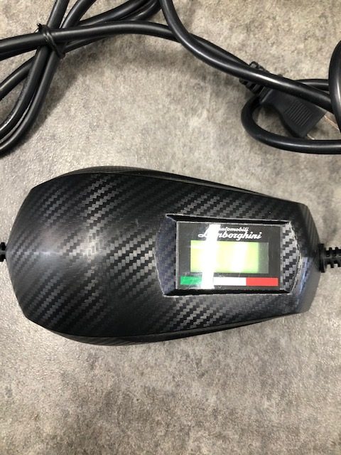 ランボルギーニウラカンバッテリーチャージャー