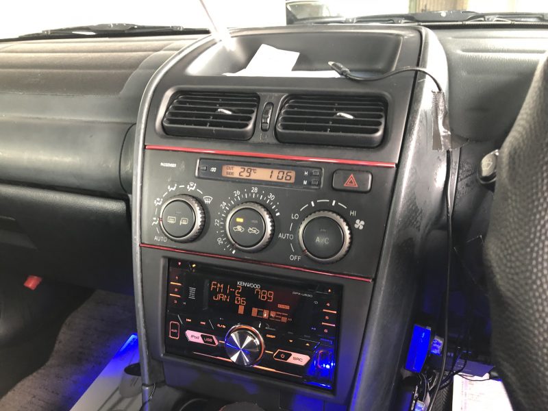 トヨタのアルテッツァメーカー装着ラジオを社外のオーディオに交換 